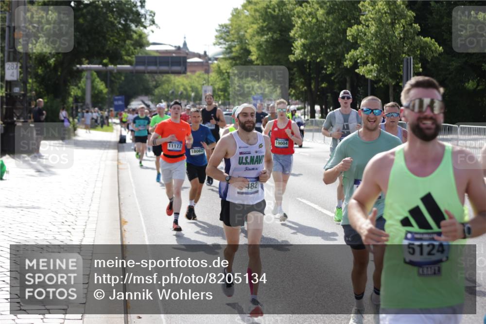 29.06.2025 - hella hamburg halbmarathon Jannik Wohlers http://msf.ph/oto/8205134 29.06.2025 09:48:30 Lombardsbrücke 1042, 1571, 1600, 2262, 2797, 3547, 4062, 4381, 5003, 5124, 5307, 6047, 6993, 7310, 7482, 8002, 8121, 8571, 9640, 9643, 10190, 10451, 10738, 11106, 11177, 11423, 12044, 12091, 12739, 13137, 13372, 13755, 13940, 14820, 15161, 15382, 15744, 17078, 17612, 18004, 18062, 18259, 18614, 19004 meine-sportfotos.de