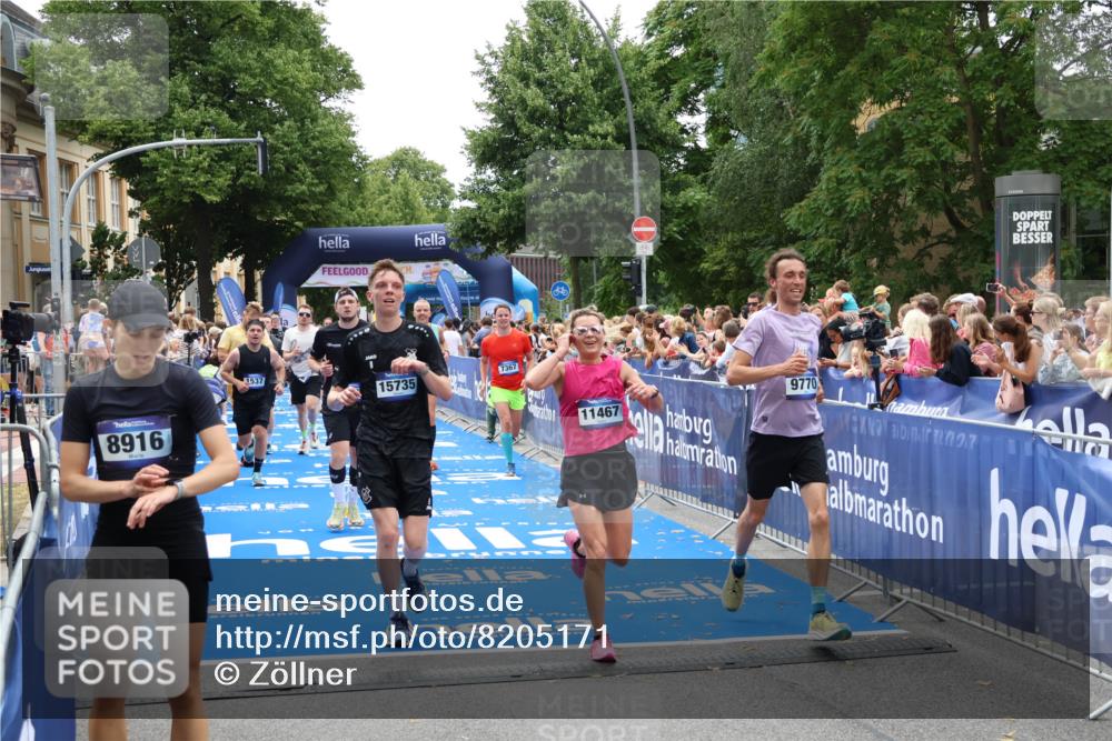 29.06.2025 - hella hamburg halbmarathon Zöllner http://msf.ph/oto/8205171 29.06.2025 10:48:26 Ziel 1537, 3747, 5129, 5362, 5528, 6081, 6923, 7367, 8216, 9262, 9770, 11467, 12549, 12840, 15735, 17745, 17855, 17982, 18790, 18923 meine-sportfotos.de