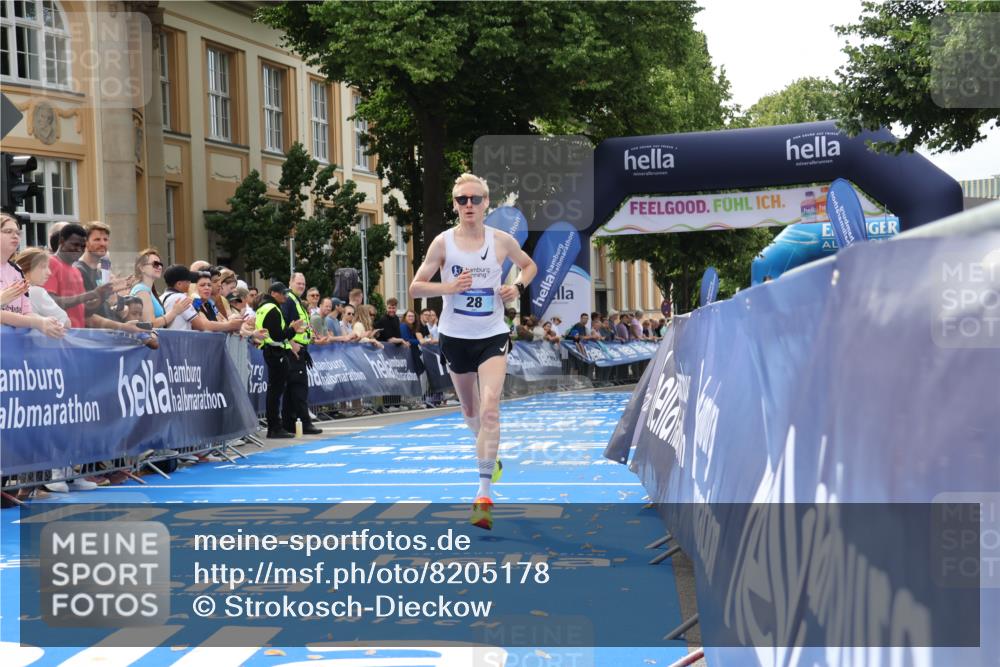 29.06.2025 - hella hamburg halbmarathon Strokosch-Dieckow http://msf.ph/oto/8205178 29.06.2025 10:12:41 Ziel 28 meine-sportfotos.de