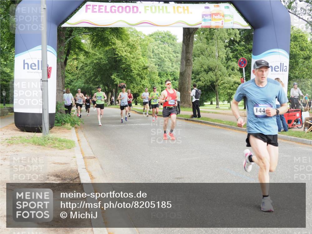 29.06.2025 - hella hamburg halbmarathon MichiJ http://msf.ph/oto/8205185 29.06.2025 10:22:20 Zwischen KM18-KM19 12595, 14466, 14784, 18854 meine-sportfotos.de