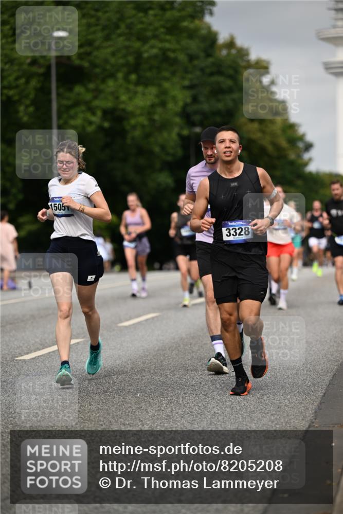 29.06.2025 - hella hamburg halbmarathon Dr. Thomas Lammeyer http://msf.ph/oto/8205208 29.06.2025 10:12:00 Kennedybrücke 1079, 1173, 1427, 1893, 2032, 2136, 3328, 3922, 3929, 4228, 5899, 6100, 6196, 7019, 7476, 7760, 9338 meine-sportfotos.de