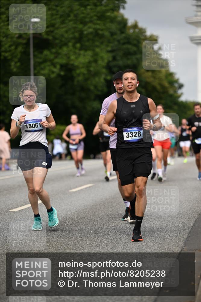 29.06.2025 - hella hamburg halbmarathon Dr. Thomas Lammeyer http://msf.ph/oto/8205238 29.06.2025 10:12:01 Kennedybrücke 1079, 1173, 1427, 1893, 2032, 2136, 3328, 3922, 3929, 4228, 5899, 6100, 6196, 7019, 7476, 7760, 9338 meine-sportfotos.de