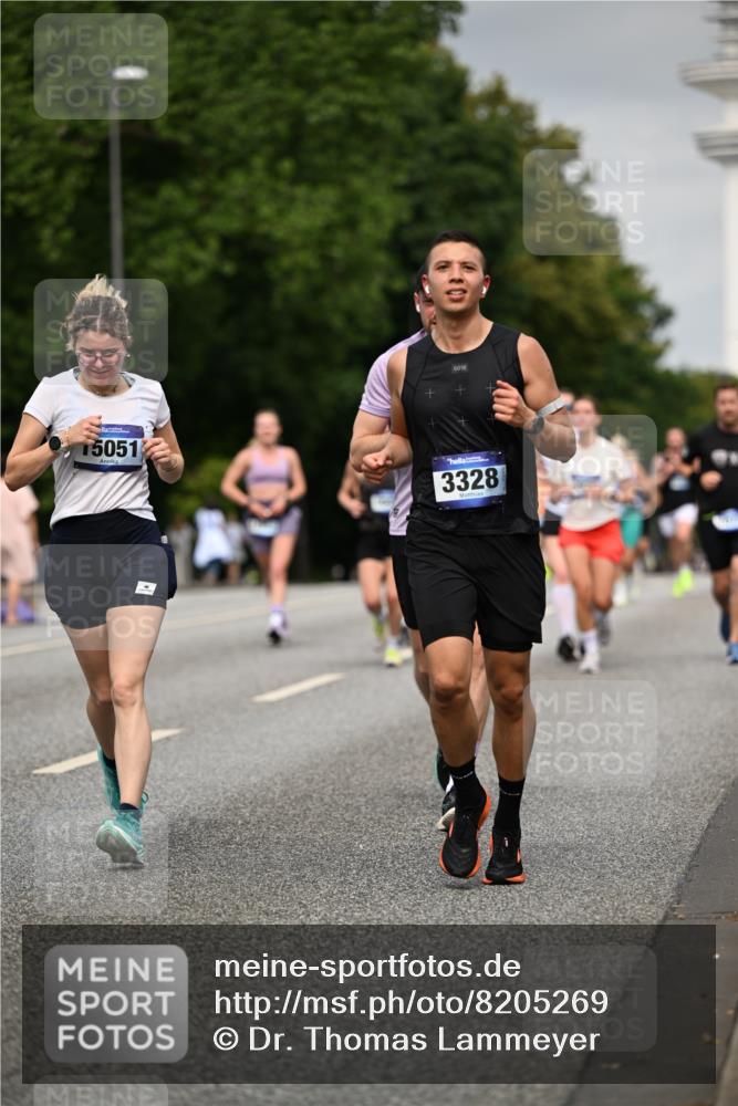 29.06.2025 - hella hamburg halbmarathon Dr. Thomas Lammeyer http://msf.ph/oto/8205269 29.06.2025 10:12:01 Kennedybrücke 1079, 1173, 1427, 1893, 2032, 2136, 3328, 3922, 3929, 4228, 5899, 6100, 6196, 7019, 7476, 7760, 9338 meine-sportfotos.de