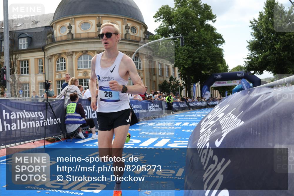 29.06.2025 - hella hamburg halbmarathon Strokosch-Dieckow http://msf.ph/oto/8205273 29.06.2025 10:12:42 Ziel 28 meine-sportfotos.de