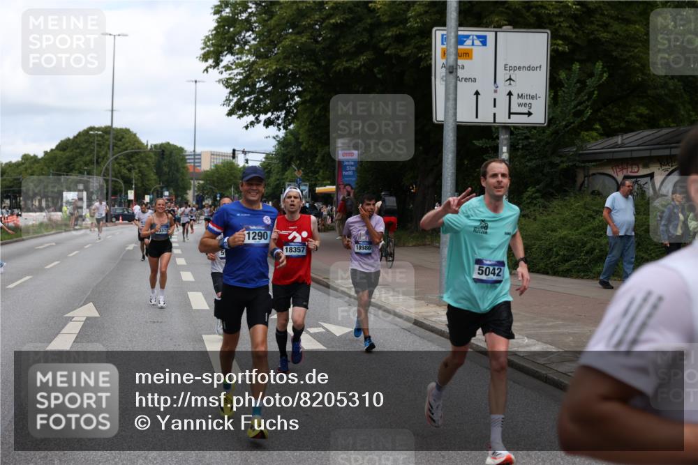29.06.2025 - hella hamburg halbmarathon Yannick Fuchs http://msf.ph/oto/8205310 29.06.2025 10:32:13 20KM 1290, 1505, 2196, 2404, 3790, 5042, 5791, 5923, 6047, 6458, 9017, 9944, 10190, 10451, 10922, 11106, 11423, 12739, 12900, 13148, 13372, 13595, 15410, 16992, 17137, 17726, 18103, 18159, 18193, 18216, 18357, 18986 meine-sportfotos.de