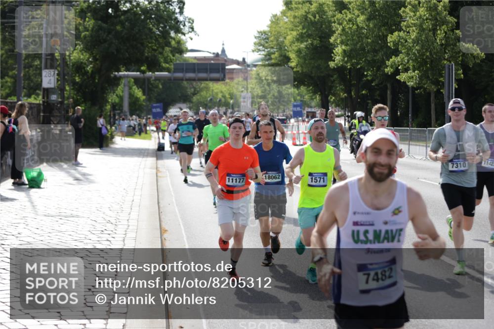 29.06.2025 - hella hamburg halbmarathon Jannik Wohlers http://msf.ph/oto/8205312 29.06.2025 09:48:31 Lombardsbrücke 1042, 1571, 1600, 2262, 2797, 3547, 4062, 4381, 5003, 5124, 5307, 6047, 6993, 7310, 7482, 7743, 8002, 8121, 9640, 9643, 10190, 10451, 10738, 11106, 11177, 11423, 12044, 12091, 12739, 13137, 13372, 13755, 13940, 14820, 15161, 15382, 15744, 17078, 17612, 18004, 18062, 18614, 19004 meine-sportfotos.de