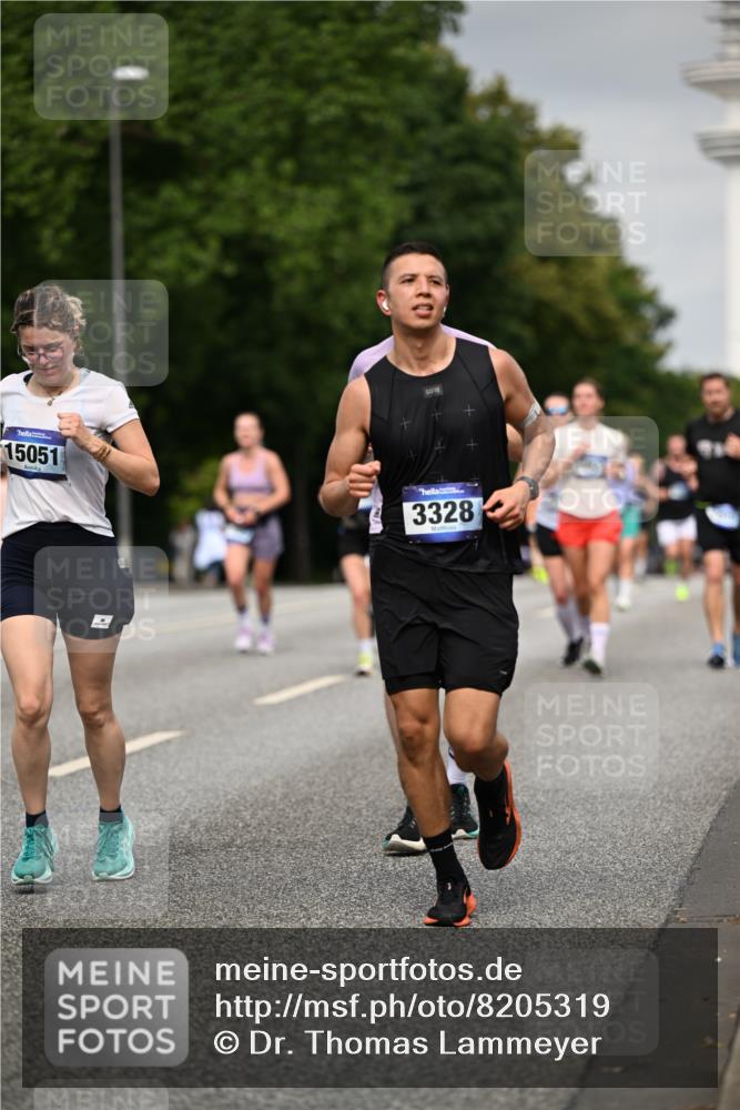 29.06.2025 - hella hamburg halbmarathon Dr. Thomas Lammeyer http://msf.ph/oto/8205319 29.06.2025 10:12:01 Kennedybrücke 1079, 1173, 1427, 1893, 2032, 2136, 3328, 3922, 3929, 4228, 5899, 6100, 6196, 7019, 7476, 7760, 9338 meine-sportfotos.de
