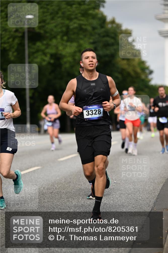 29.06.2025 - hella hamburg halbmarathon Dr. Thomas Lammeyer http://msf.ph/oto/8205361 29.06.2025 10:12:01 Kennedybrücke 1079, 1173, 1427, 1893, 2032, 2136, 3328, 3922, 3929, 4228, 5899, 6100, 6196, 7019, 7476, 7760, 9338 meine-sportfotos.de