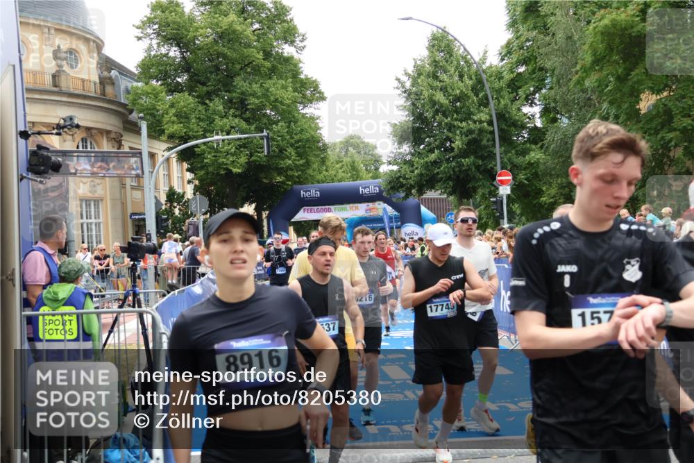 29.06.2025 - hella hamburg halbmarathon Zöllner http://msf.ph/oto/8205380 29.06.2025 10:48:30 Ziel 1537, 3747, 5129, 5362, 5528, 6081, 6923, 8216, 9262, 10860, 11451, 12149, 12549, 12690, 12840, 13962, 14033, 14990, 15808, 17395, 17745, 17855, 18251, 18790, 18923 meine-sportfotos.de