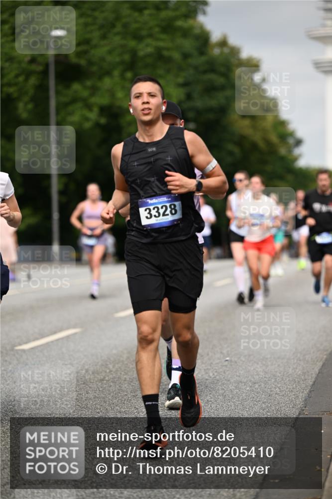 29.06.2025 - hella hamburg halbmarathon Dr. Thomas Lammeyer http://msf.ph/oto/8205410 29.06.2025 10:12:02 Kennedybrücke 1079, 1173, 1427, 1893, 2032, 2136, 3328, 3922, 3929, 4228, 5899, 6100, 6196, 7019, 7476, 7760, 9338 meine-sportfotos.de