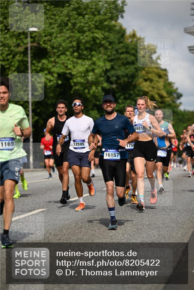 29.06.2025 - hella hamburg halbmarathon Dr. Thomas Lammeyer http://msf.ph/oto/8205422 29.06.2025 09:48:28 Kennedybrücke 1758, 1990, 2746, 3043, 4050, 5070, 5269, 5328, 5746, 5826, 6619, 6781, 7272, 7723, 8209, 8883, 9137, 9381, 10171, 10486, 11169, 11413 meine-sportfotos.de