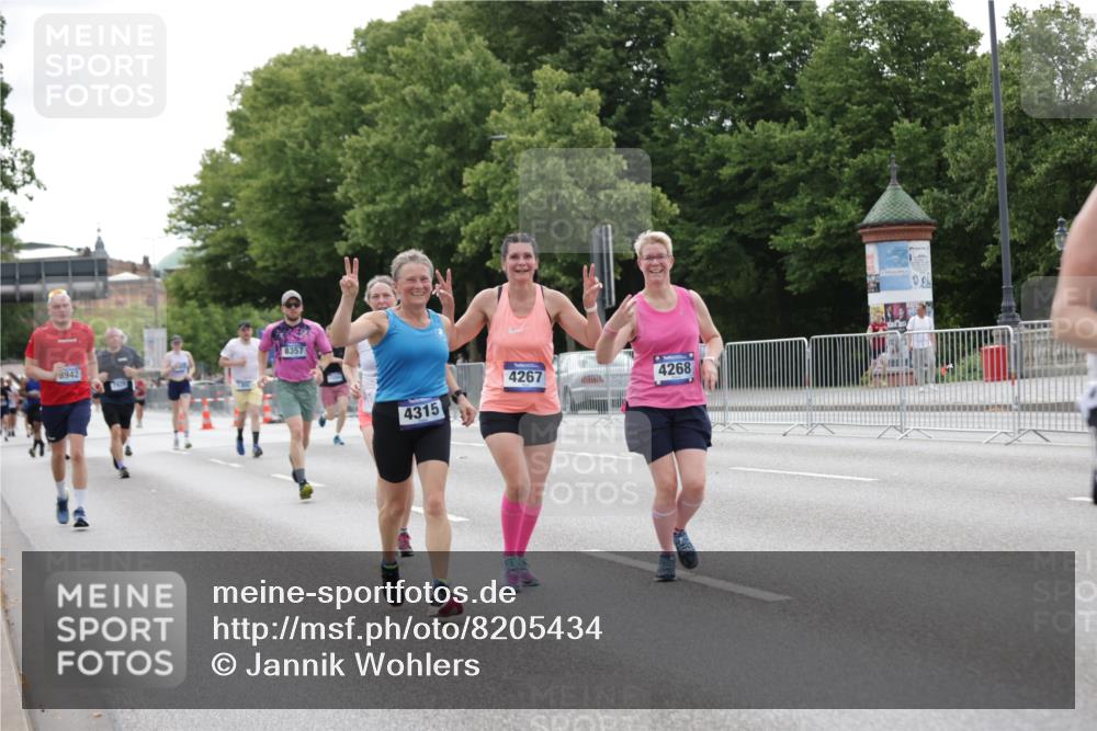 29.06.2025 - hella hamburg halbmarathon Jannik Wohlers http://msf.ph/oto/8205434 29.06.2025 10:25:55 Lombardsbrücke 1300, 3617, 4267, 4268, 4315, 4844, 6159, 6905, 7929, 8306, 8357, 8674, 8942, 11107, 12826, 12827, 13264, 14063, 14726, 14930, 17712 meine-sportfotos.de