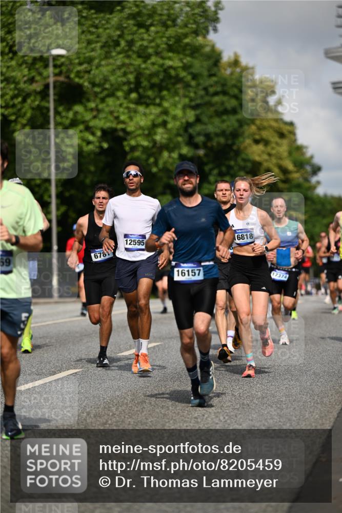 29.06.2025 - hella hamburg halbmarathon Dr. Thomas Lammeyer http://msf.ph/oto/8205459 29.06.2025 09:48:28 Kennedybrücke 1758, 1990, 2746, 3043, 4050, 5070, 5269, 5328, 5746, 5826, 6619, 6781, 7272, 7723, 8209, 8883, 9137, 9381, 10171, 10486, 11169, 11413 meine-sportfotos.de