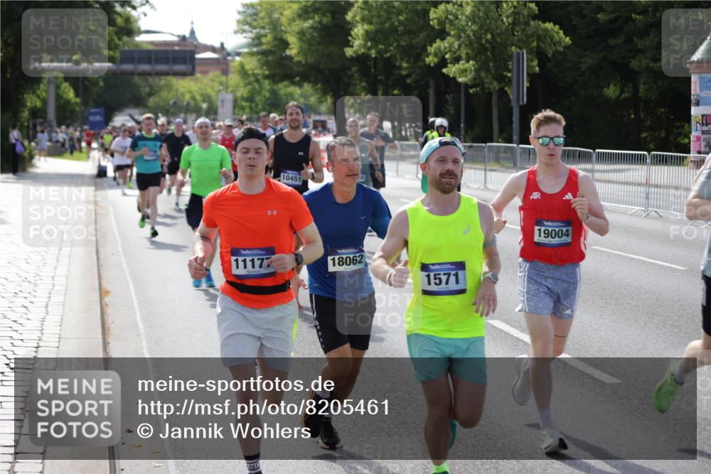 29.06.2025 - hella hamburg halbmarathon Jannik Wohlers http://msf.ph/oto/8205461 29.06.2025 09:48:32 Lombardsbrücke 1042, 1571, 1600, 2262, 2797, 3547, 4062, 4381, 5003, 5124, 5307, 6037, 6047, 7310, 7482, 7743, 8002, 8121, 9640, 9643, 10190, 10451, 10738, 10877, 11106, 11177, 11423, 12044, 12091, 12168, 12739, 13137, 13372, 13755, 14820, 15161, 15382, 15744, 17078, 17612, 17723, 18004, 18062, 18614, 19004 meine-sportfotos.de