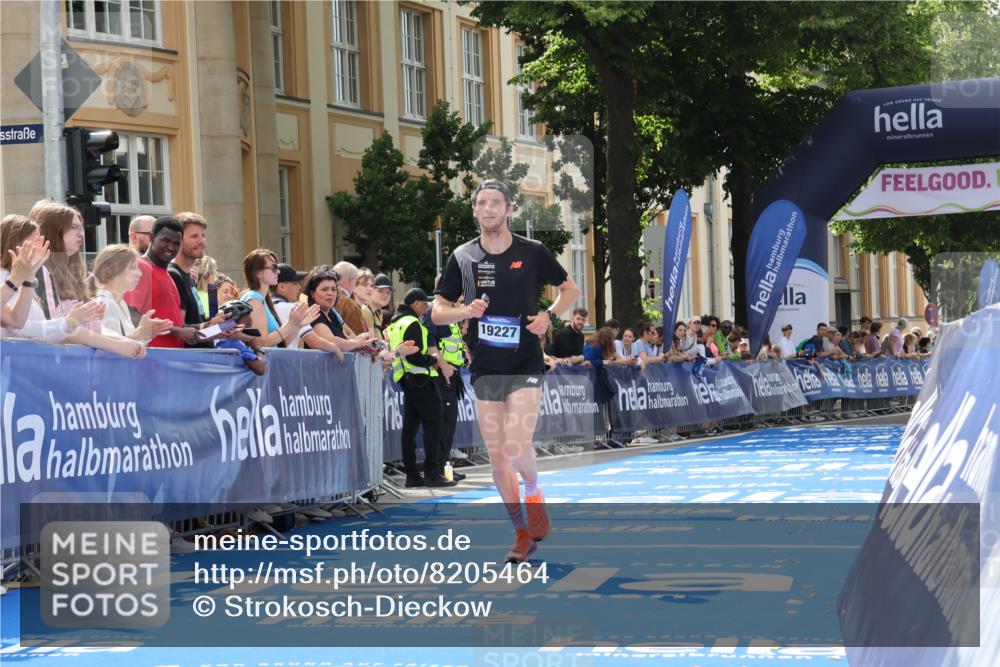 29.06.2025 - hella hamburg halbmarathon Strokosch-Dieckow http://msf.ph/oto/8205464 29.06.2025 10:14:29 Ziel 19227 meine-sportfotos.de