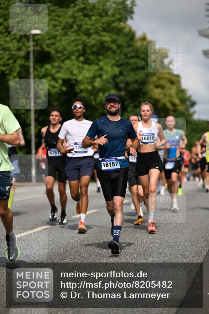29.06.2025 - hella hamburg halbmarathon Dr. Thomas Lammeyer http://msf.ph/oto/8205482 29.06.2025 09:48:28 Kennedybrücke 1758, 1990, 2746, 3043, 4050, 5070, 5269, 5328, 5746, 5826, 6619, 6781, 7272, 7723, 8209, 8883, 9137, 9381, 10171, 10486, 11169, 11413 meine-sportfotos.de