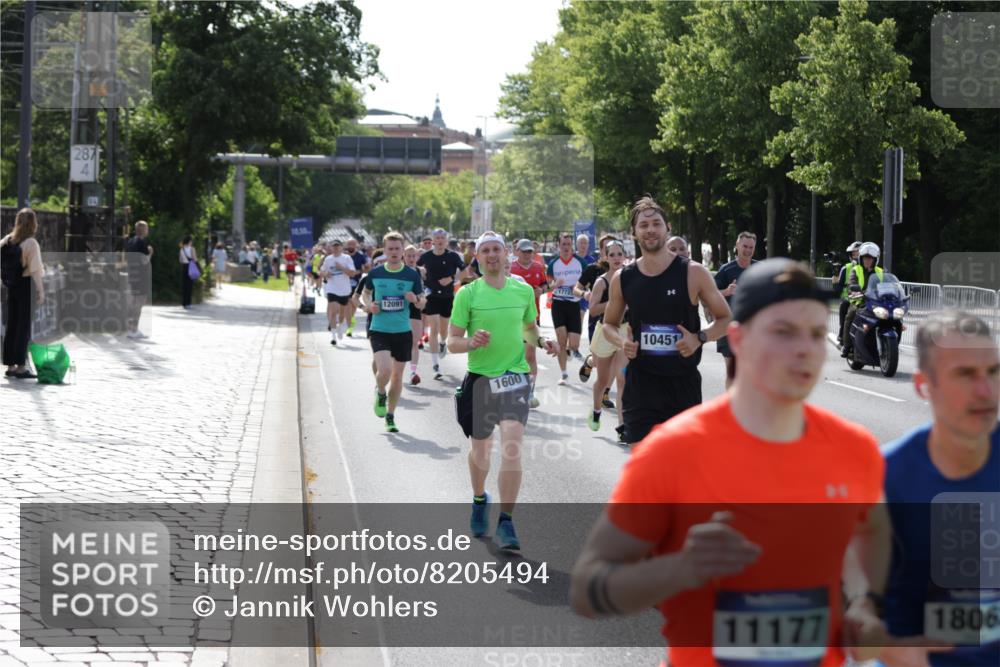 29.06.2025 - hella hamburg halbmarathon Jannik Wohlers http://msf.ph/oto/8205494 29.06.2025 09:48:33 Lombardsbrücke 1042, 1571, 1600, 2262, 2797, 4062, 4381, 5003, 5124, 6037, 6047, 7310, 7482, 7743, 8002, 8121, 9640, 9643, 10190, 10451, 10738, 10877, 11106, 11177, 11423, 12091, 12168, 12739, 13137, 13372, 13755, 14603, 14820, 15161, 15382, 15744, 17078, 17612, 17723, 17916, 18004, 18062, 18614, 19004 meine-sportfotos.de