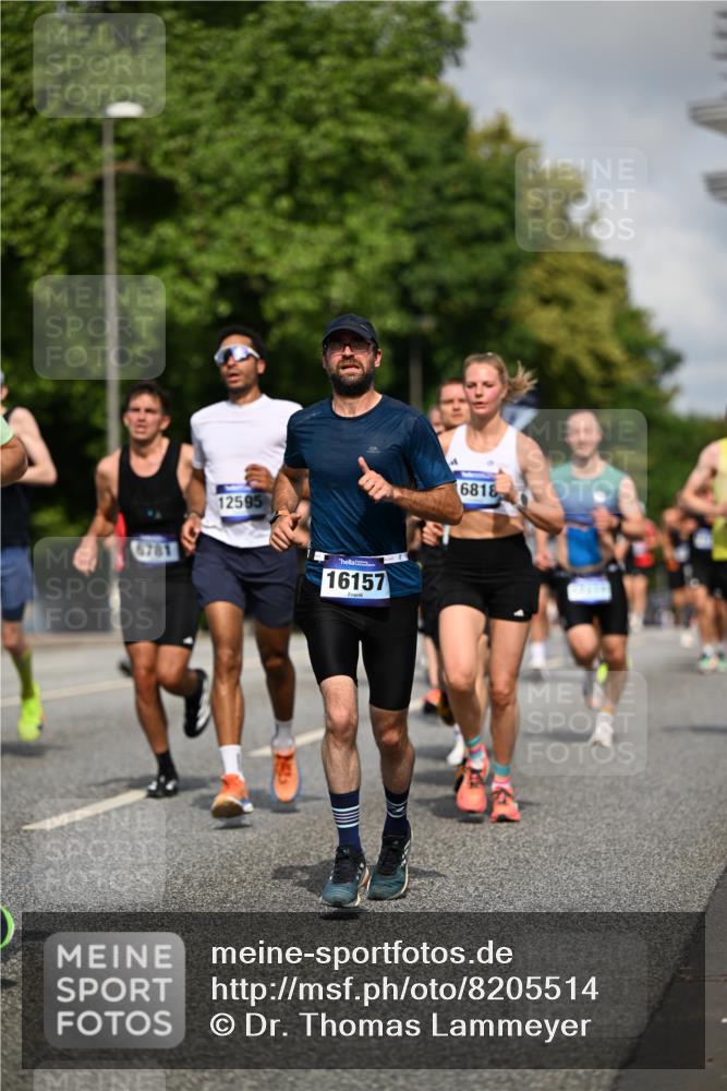 29.06.2025 - hella hamburg halbmarathon Dr. Thomas Lammeyer http://msf.ph/oto/8205514 29.06.2025 09:48:28 Kennedybrücke 1758, 1990, 2746, 3043, 4050, 5070, 5269, 5328, 5746, 5826, 6619, 6781, 7272, 7723, 8209, 8883, 9137, 9381, 10171, 10486, 11169, 11413 meine-sportfotos.de