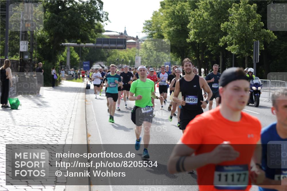 29.06.2025 - hella hamburg halbmarathon Jannik Wohlers http://msf.ph/oto/8205534 29.06.2025 09:48:33 Lombardsbrücke 1042, 1571, 1600, 2262, 2797, 4062, 4381, 5003, 5124, 6037, 6047, 7310, 7482, 7743, 8002, 8121, 9640, 9643, 10190, 10451, 10738, 10877, 11106, 11177, 11423, 12091, 12168, 12739, 13137, 13372, 13755, 14603, 14820, 15161, 15382, 15744, 17078, 17612, 17723, 17916, 18004, 18062, 18614, 19004 meine-sportfotos.de