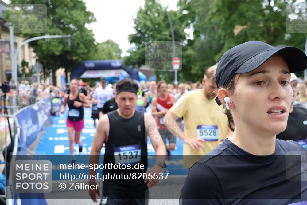 29.06.2025 - hella hamburg halbmarathon Zöllner http://msf.ph/oto/8205537 29.06.2025 10:48:32 Ziel 3747, 5362, 6081, 9262, 10000, 10860, 11451, 12149, 12549, 12690, 12840, 13962, 14033, 14990, 15808, 15917, 17395, 17855, 18251, 18790, 18923 meine-sportfotos.de
