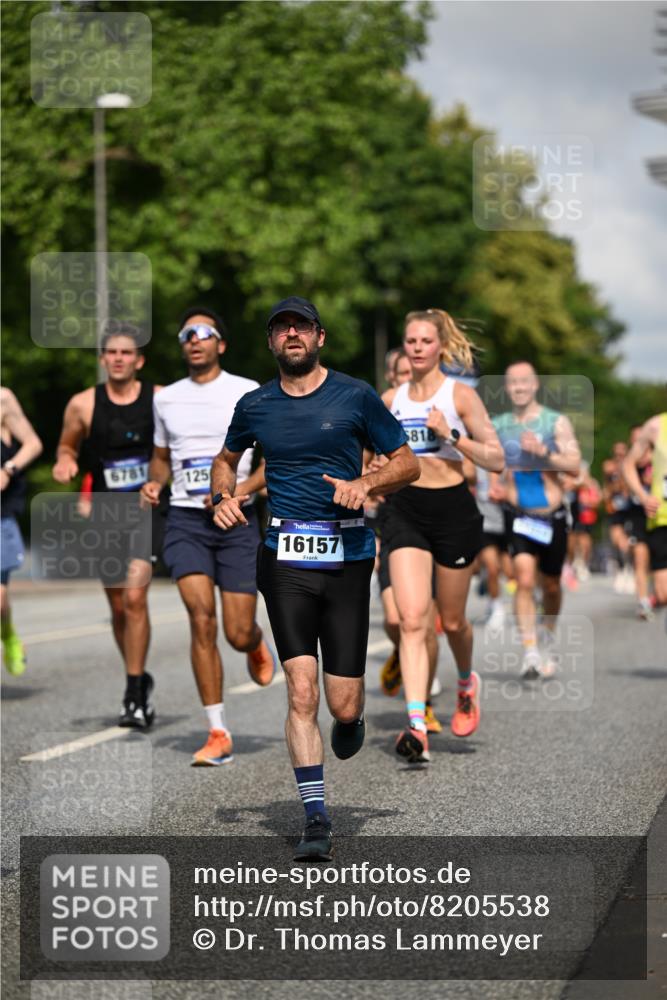 29.06.2025 - hella hamburg halbmarathon Dr. Thomas Lammeyer http://msf.ph/oto/8205538 29.06.2025 09:48:28 Kennedybrücke 1758, 1990, 2746, 3043, 4050, 5070, 5269, 5328, 5746, 5826, 6619, 6781, 7272, 7723, 8209, 8883, 9137, 9381, 10171, 10486, 11169, 11413 meine-sportfotos.de