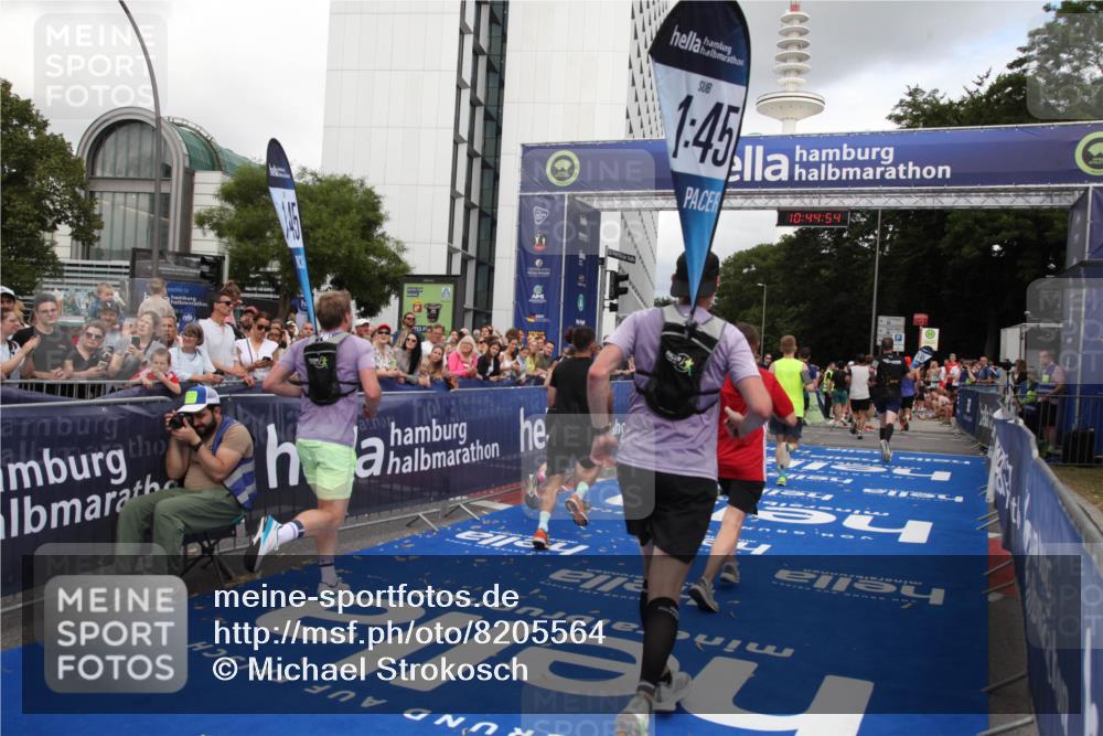 29.06.2025 - hella hamburg halbmarathon Michael Strokosch http://msf.ph/oto/8205564 29.06.2025 10:44:53 Ziel 1941, 2098, 2970, 3004, 3098, 3785, 4270, 4915, 7056, 7167, 7325, 9720, 12161, 16834, 17251, 19207, 19210 meine-sportfotos.de