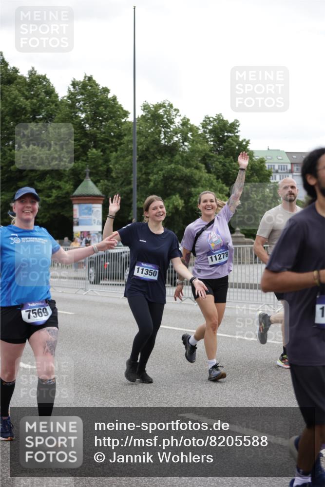 29.06.2025 - hella hamburg halbmarathon Jannik Wohlers http://msf.ph/oto/8205588 29.06.2025 11:16:40 Lombardsbrücke 2317, 2375, 3312, 3541, 3736, 3894, 3899, 3960, 3998, 4107, 6240, 7569, 8166, 8790, 8791, 8849, 8850, 9955, 10445, 10557, 11277, 11278, 11350, 11401, 12536, 12965, 13360, 13361, 13640, 14044, 14218, 15109, 15585, 15604, 16962, 17219, 17442, 17605, 17919 meine-sportfotos.de
