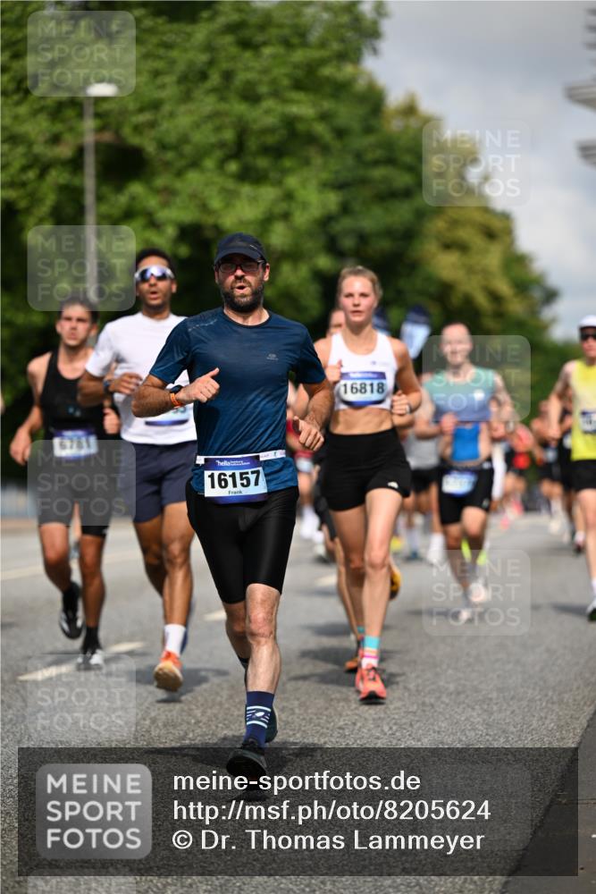 29.06.2025 - hella hamburg halbmarathon Dr. Thomas Lammeyer http://msf.ph/oto/8205624 29.06.2025 09:48:29 Kennedybrücke 1758, 1990, 2746, 3043, 4050, 5070, 5269, 5328, 5746, 5826, 6619, 6781, 7272, 7723, 8209, 8883, 9137, 9381, 9634, 10171, 10486, 11169, 11413 meine-sportfotos.de