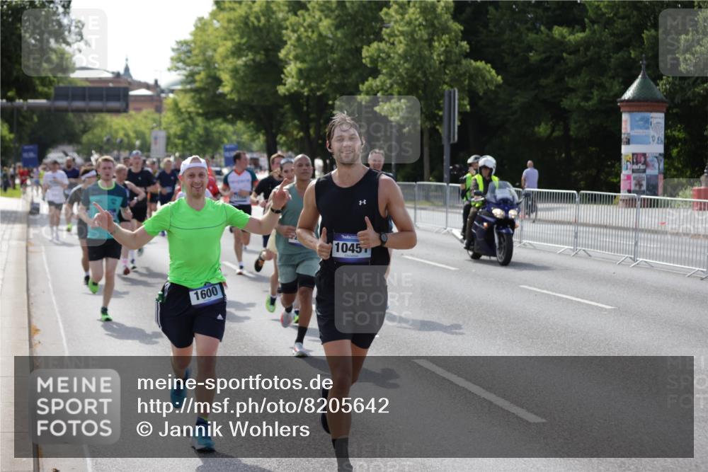 29.06.2025 - hella hamburg halbmarathon Jannik Wohlers http://msf.ph/oto/8205642 29.06.2025 09:48:34 Lombardsbrücke 1042, 1571, 1600, 2797, 4062, 4381, 5003, 5124, 6037, 6047, 7310, 7482, 7743, 8002, 8121, 9640, 9643, 10190, 10451, 10738, 10877, 11106, 11177, 11423, 12091, 12168, 12739, 13064, 13137, 13372, 13755, 14075, 14603, 14820, 15161, 15382, 15744, 17078, 17612, 17723, 17916, 18004, 18062, 18614, 19004 meine-sportfotos.de