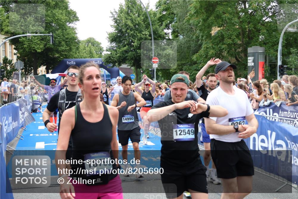 29.06.2025 - hella hamburg halbmarathon Zöllner http://msf.ph/oto/8205690 29.06.2025 10:48:36 Ziel 1163, 1176, 2213, 5421, 10000, 10860, 11451, 11579, 12149, 12690, 13962, 14033, 14990, 15573, 15808, 15917, 17395, 18251, 18815 meine-sportfotos.de