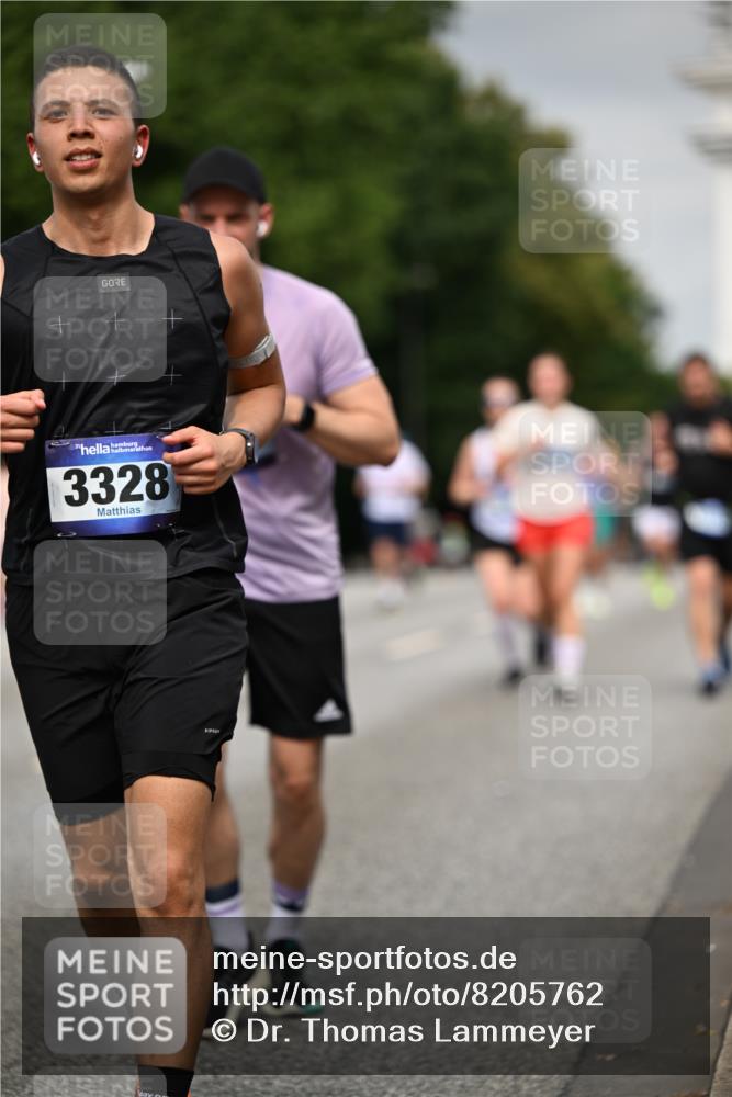 29.06.2025 - hella hamburg halbmarathon Dr. Thomas Lammeyer http://msf.ph/oto/8205762 29.06.2025 10:12:03 Kennedybrücke 1079, 1173, 1427, 1893, 2032, 2136, 3328, 3922, 3929, 4228, 5347, 5899, 6100, 7019, 7476, 7760, 9338 meine-sportfotos.de