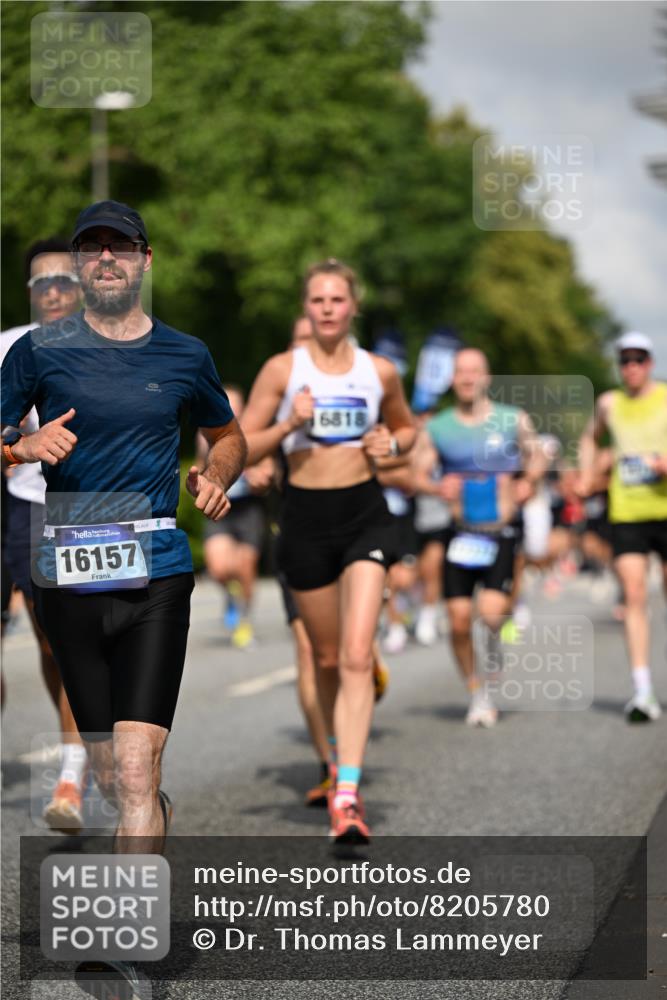 29.06.2025 - hella hamburg halbmarathon Dr. Thomas Lammeyer http://msf.ph/oto/8205780 29.06.2025 09:48:29 Kennedybrücke 1758, 1990, 2746, 3043, 4050, 5070, 5269, 5328, 5746, 5826, 6619, 6781, 7272, 7723, 8209, 8883, 9137, 9381, 9634, 10171, 10486, 11169, 11413 meine-sportfotos.de
