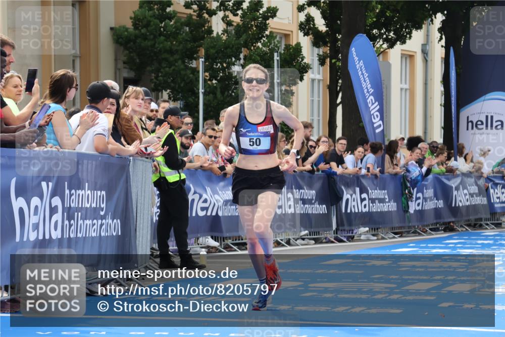 29.06.2025 - hella hamburg halbmarathon Strokosch-Dieckow http://msf.ph/oto/8205797 29.06.2025 10:16:10 Ziel 50, 11409 meine-sportfotos.de