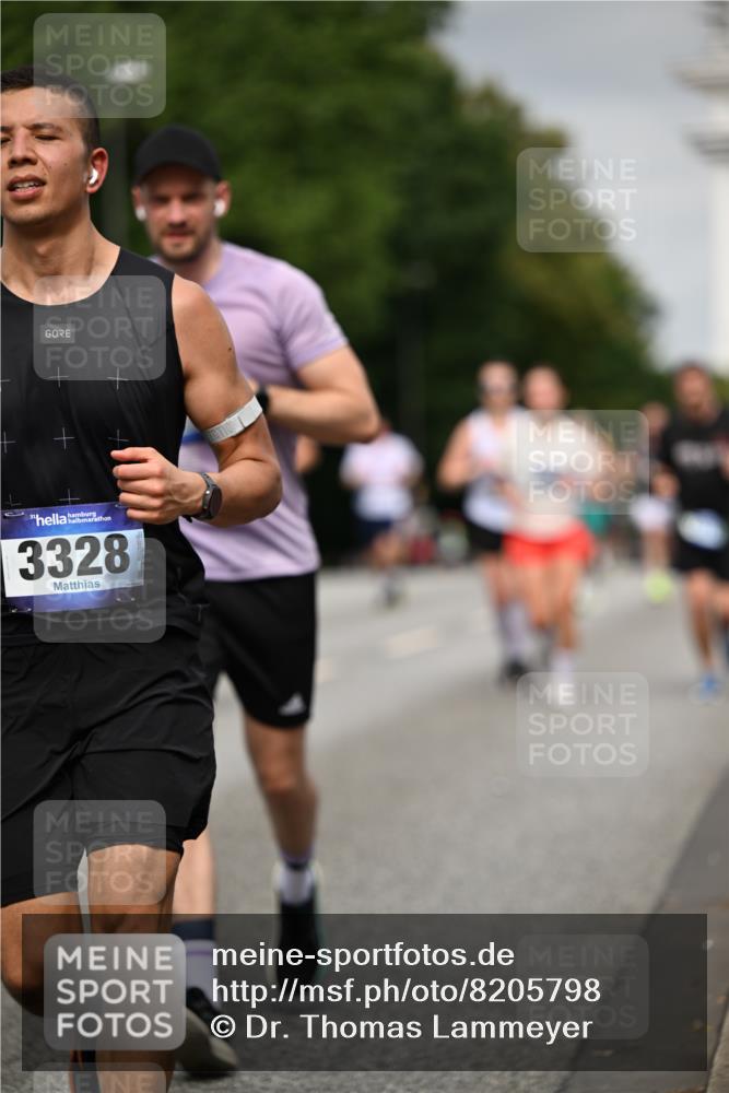 29.06.2025 - hella hamburg halbmarathon Dr. Thomas Lammeyer http://msf.ph/oto/8205798 29.06.2025 10:12:03 Kennedybrücke 1079, 1173, 1427, 1893, 2032, 2136, 3328, 3922, 3929, 4228, 5347, 5899, 6100, 7019, 7476, 7760, 9338 meine-sportfotos.de