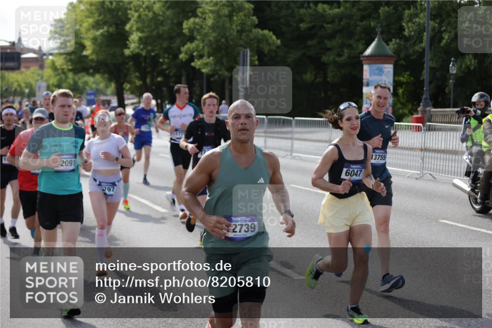 29.06.2025 - hella hamburg halbmarathon Jannik Wohlers http://msf.ph/oto/8205810 29.06.2025 09:48:36 Lombardsbrücke 1042, 1571, 1600, 1603, 2707, 2797, 4062, 5003, 5124, 6037, 6047, 7310, 7482, 7743, 7981, 8002, 8121, 9640, 9643, 10190, 10451, 10738, 10877, 11106, 11177, 11423, 11447, 12088, 12091, 12168, 12739, 13064, 13137, 13372, 13755, 14075, 14603, 14820, 15161, 15178, 16280, 17078, 17489, 17612, 17723, 17916, 18004, 18062, 18614, 19004 meine-sportfotos.de