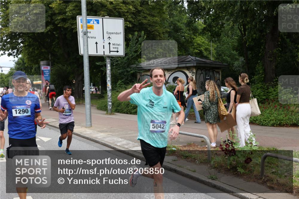 29.06.2025 - hella hamburg halbmarathon Yannick Fuchs http://msf.ph/oto/8205850 29.06.2025 10:32:13 20KM 1290, 1505, 2196, 2404, 3790, 5042, 5791, 5923, 6047, 6458, 9017, 9944, 10190, 10451, 10922, 11106, 11423, 12739, 12900, 13148, 13372, 13595, 15410, 16992, 17137, 17726, 18103, 18159, 18193, 18216, 18357, 18986 meine-sportfotos.de