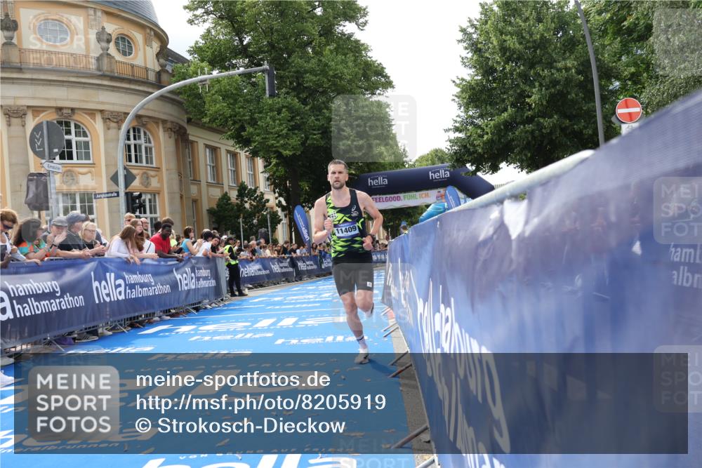 29.06.2025 - hella hamburg halbmarathon Strokosch-Dieckow http://msf.ph/oto/8205919 29.06.2025 10:16:21 Ziel 11409 meine-sportfotos.de