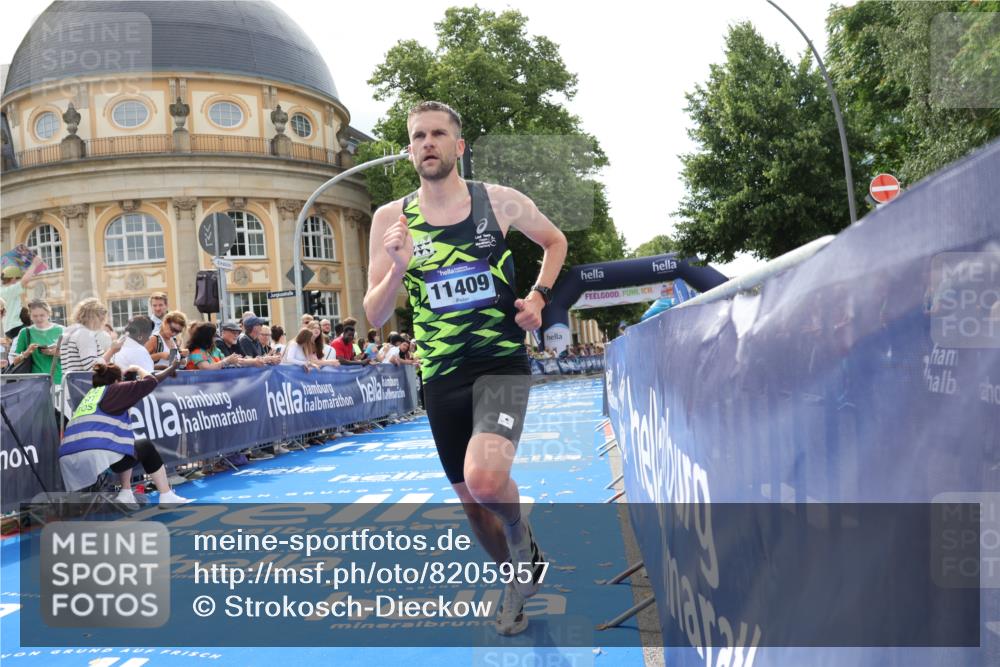 29.06.2025 - hella hamburg halbmarathon Strokosch-Dieckow http://msf.ph/oto/8205957 29.06.2025 10:16:22 Ziel 3944, 11409 meine-sportfotos.de