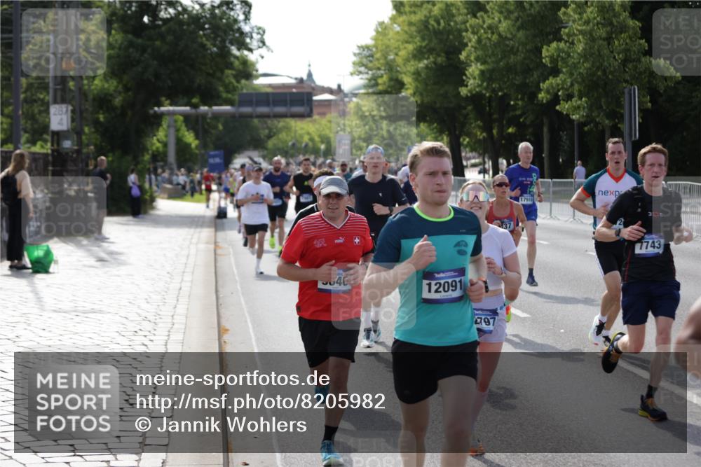 29.06.2025 - hella hamburg halbmarathon Jannik Wohlers http://msf.ph/oto/8205982 29.06.2025 09:48:36 Lombardsbrücke 1042, 1571, 1600, 1603, 2707, 2797, 4062, 5003, 5124, 6037, 6047, 7310, 7482, 7743, 7981, 8002, 8121, 9640, 9643, 10190, 10451, 10738, 10877, 11106, 11177, 11423, 11447, 12088, 12091, 12168, 12739, 13064, 13137, 13372, 13755, 14075, 14603, 14820, 15161, 15178, 16280, 17078, 17489, 17612, 17723, 17916, 18004, 18062, 18614, 19004 meine-sportfotos.de