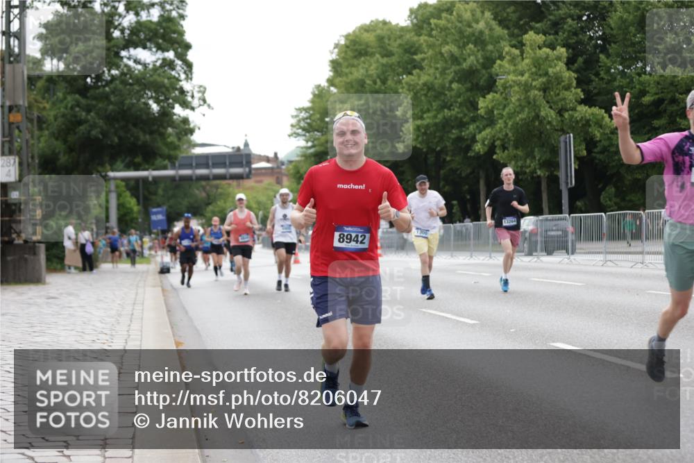 29.06.2025 - hella hamburg halbmarathon Jannik Wohlers http://msf.ph/oto/8206047 29.06.2025 10:25:59 Lombardsbrücke 1300, 3617, 4267, 4268, 4315, 4844, 6159, 6905, 7929, 8306, 8357, 8942, 11107, 12126, 12826, 12827, 13264, 14930, 17712, 18087 meine-sportfotos.de