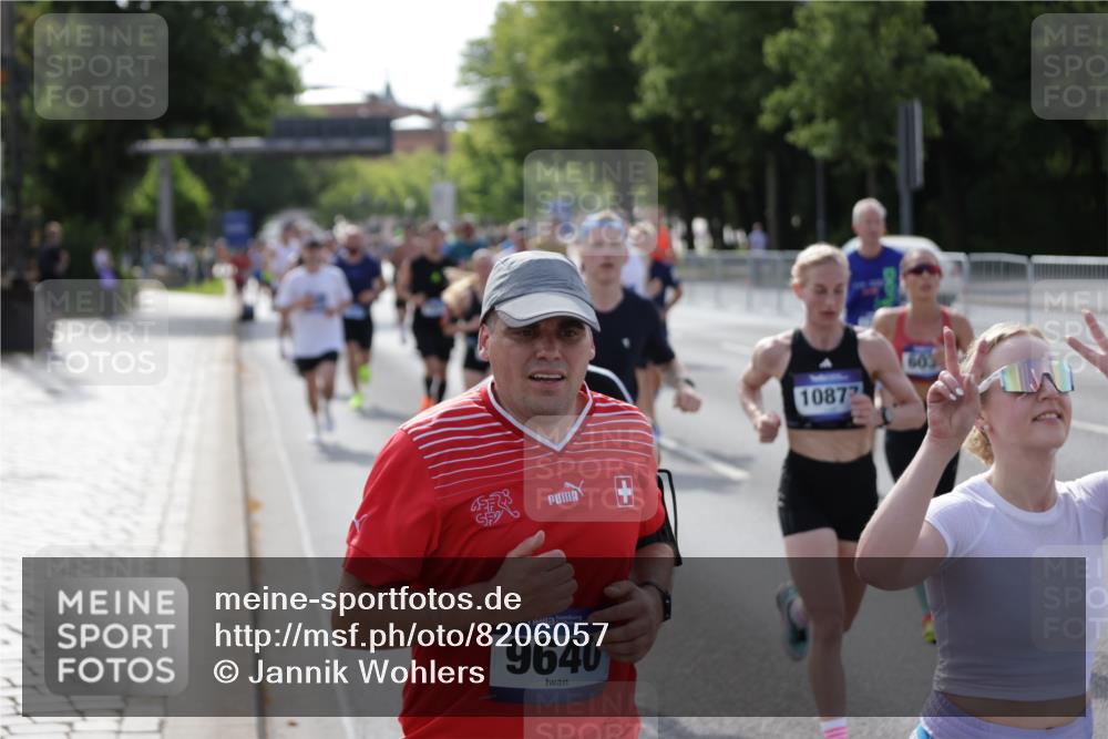 29.06.2025 - hella hamburg halbmarathon Jannik Wohlers http://msf.ph/oto/8206057 29.06.2025 09:48:38 Lombardsbrücke 1042, 1571, 1600, 1603, 2044, 2707, 2797, 4062, 5003, 5124, 6037, 6047, 7310, 7482, 7743, 7981, 8002, 8358, 9640, 9643, 10369, 10451, 10738, 10877, 11106, 11177, 11423, 11447, 12088, 12091, 12168, 12739, 13064, 13137, 13190, 13372, 13755, 14075, 14603, 14820, 15161, 15178, 16280, 16400, 17078, 17489, 17612, 17723, 17792, 17916, 18004, 18062, 18614, 19004 meine-sportfotos.de