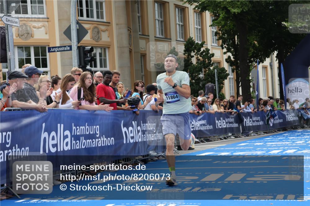 29.06.2025 - hella hamburg halbmarathon Strokosch-Dieckow http://msf.ph/oto/8206073 29.06.2025 10:16:38 Ziel 11864 meine-sportfotos.de