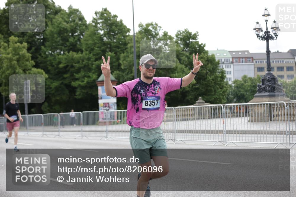 29.06.2025 - hella hamburg halbmarathon Jannik Wohlers http://msf.ph/oto/8206096 29.06.2025 10:25:59 Lombardsbrücke 1300, 3617, 4267, 4268, 4315, 4844, 6159, 6905, 7929, 8306, 8357, 8942, 11107, 12126, 12826, 12827, 13264, 14930, 17712, 18087 meine-sportfotos.de