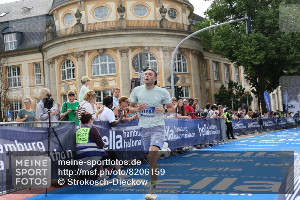 29.06.2025 - hella hamburg halbmarathon Strokosch-Dieckow http://msf.ph/oto/8206159 29.06.2025 10:16:39 Ziel 11864 meine-sportfotos.de