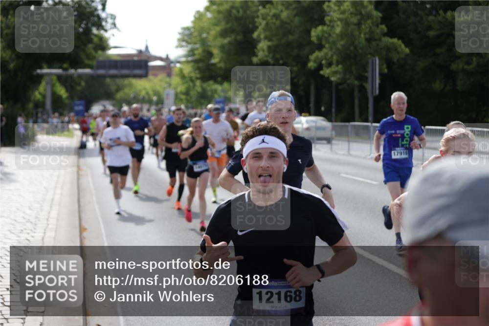 29.06.2025 - hella hamburg halbmarathon Jannik Wohlers http://msf.ph/oto/8206188 29.06.2025 09:48:38 Lombardsbrücke 1042, 1571, 1600, 1603, 2044, 2707, 2797, 4062, 5003, 5124, 6037, 6047, 7310, 7482, 7743, 7981, 8002, 8358, 9640, 9643, 10369, 10451, 10738, 10877, 11106, 11177, 11423, 11447, 12088, 12091, 12168, 12739, 13064, 13137, 13190, 13372, 13755, 14075, 14603, 14820, 15161, 15178, 16280, 16400, 17078, 17489, 17612, 17723, 17792, 17916, 18004, 18062, 18614, 19004 meine-sportfotos.de