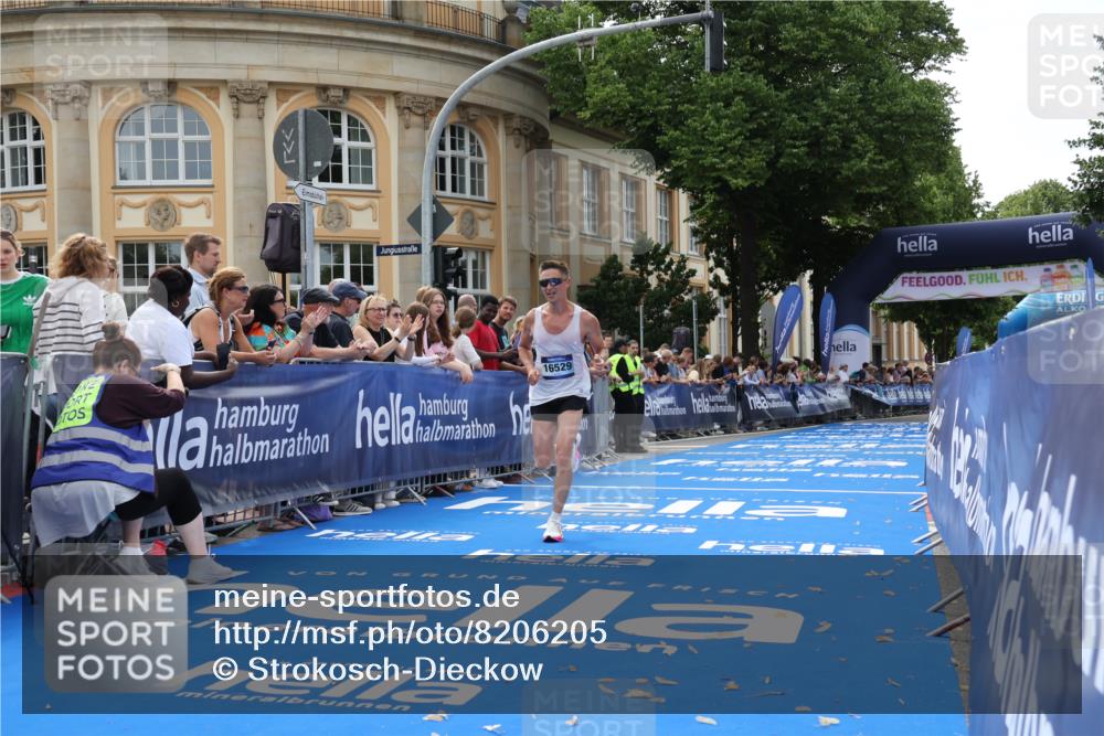 29.06.2025 - hella hamburg halbmarathon Strokosch-Dieckow http://msf.ph/oto/8206205 29.06.2025 10:17:01 Ziel 4116, 16529 meine-sportfotos.de