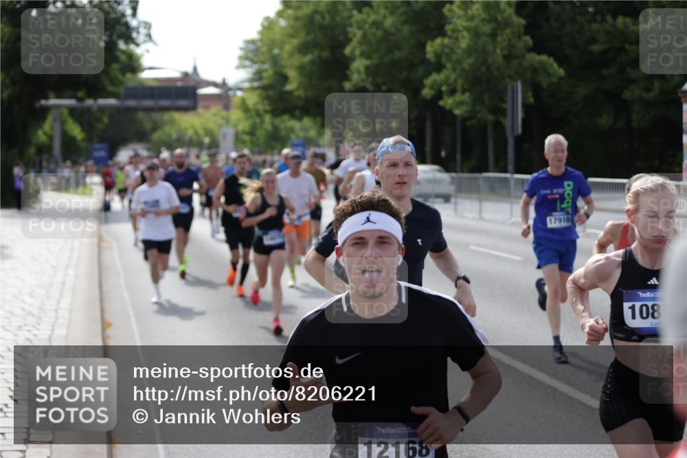 29.06.2025 - hella hamburg halbmarathon Jannik Wohlers http://msf.ph/oto/8206221 29.06.2025 09:48:38 Lombardsbrücke 1042, 1571, 1600, 1603, 2044, 2707, 2797, 4062, 5003, 5124, 6037, 6047, 7310, 7482, 7743, 7981, 8002, 8358, 9640, 9643, 10369, 10451, 10738, 10877, 11106, 11177, 11423, 11447, 12088, 12091, 12168, 12739, 13064, 13137, 13190, 13372, 13755, 14075, 14603, 14820, 15161, 15178, 16280, 16400, 17078, 17489, 17612, 17723, 17792, 17916, 18004, 18062, 18614, 19004 meine-sportfotos.de