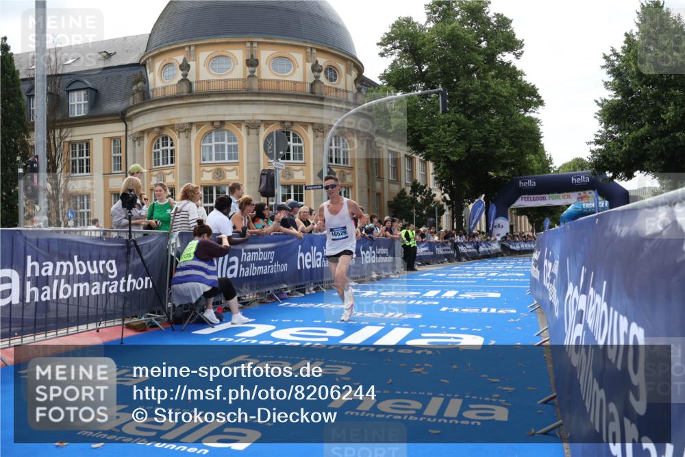 29.06.2025 - hella hamburg halbmarathon Strokosch-Dieckow http://msf.ph/oto/8206244 29.06.2025 10:17:01 Ziel 4116, 16529 meine-sportfotos.de