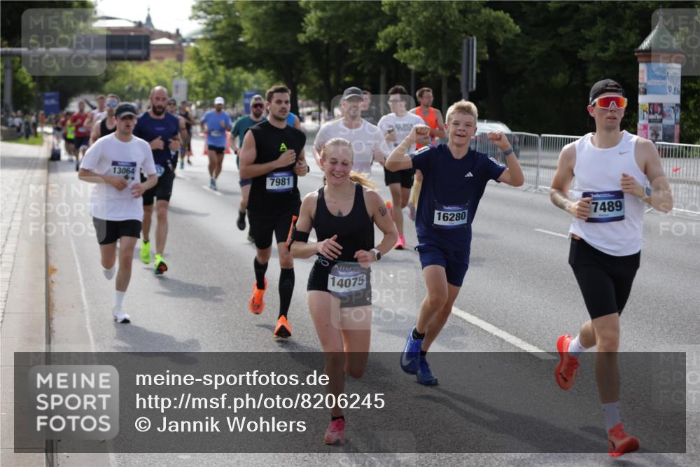 29.06.2025 - hella hamburg halbmarathon Jannik Wohlers http://msf.ph/oto/8206245 29.06.2025 09:48:40 Lombardsbrücke 1042, 1571, 1600, 1603, 2044, 2707, 2797, 4062, 5003, 5124, 6037, 6047, 7310, 7482, 7743, 7981, 8002, 8358, 9640, 10369, 10451, 10738, 10877, 11106, 11177, 11423, 11447, 12088, 12091, 12168, 12739, 13064, 13137, 13190, 13372, 13755, 13900, 14075, 14603, 14820, 15161, 15178, 16280, 16400, 17078, 17097, 17489, 17612, 17723, 17792, 17916, 18004, 18062, 18614, 19004 meine-sportfotos.de
