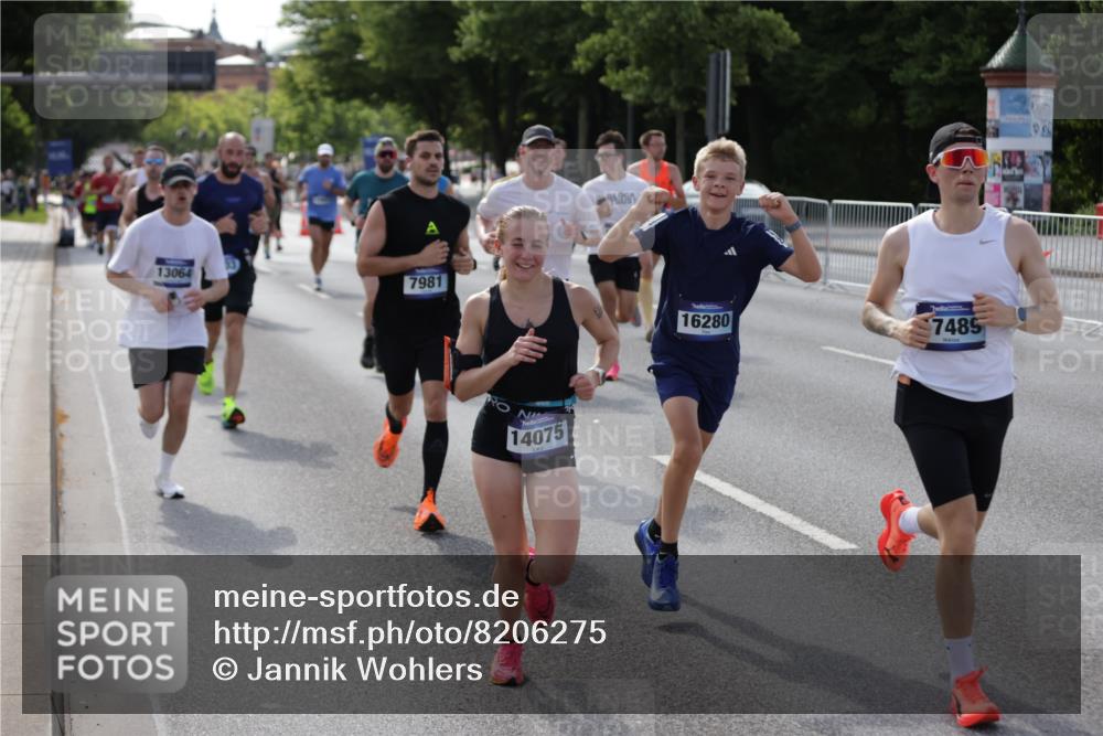 29.06.2025 - hella hamburg halbmarathon Jannik Wohlers http://msf.ph/oto/8206275 29.06.2025 09:48:40 Lombardsbrücke 1042, 1571, 1600, 1603, 2044, 2707, 2797, 4062, 5003, 5124, 6037, 6047, 7310, 7482, 7743, 7981, 8002, 8358, 9640, 10369, 10451, 10738, 10877, 11106, 11177, 11423, 11447, 12088, 12091, 12168, 12739, 13064, 13137, 13190, 13372, 13755, 13900, 14075, 14603, 14820, 15161, 15178, 16280, 16400, 17078, 17097, 17489, 17612, 17723, 17792, 17916, 18004, 18062, 18614, 19004 meine-sportfotos.de